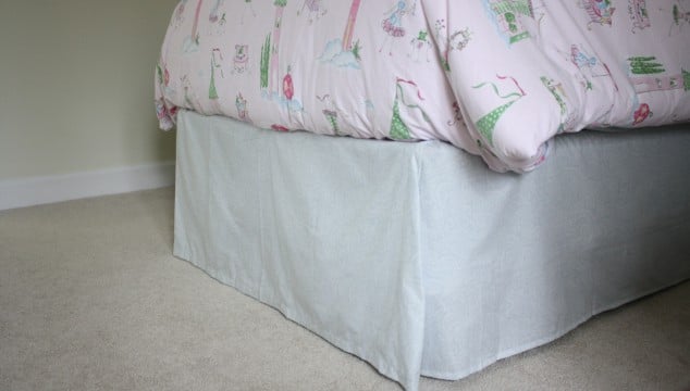 No-sew bed skirt by Designer Trapped in a Lawyer's Body {www.designertrapped.com}