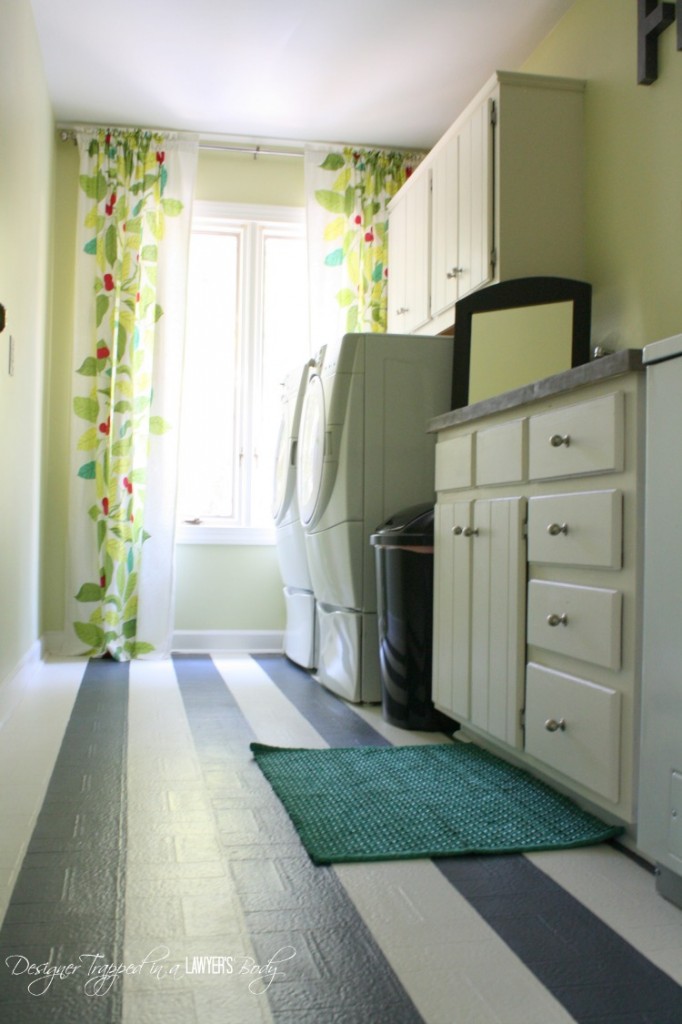 MUST PIN! Amazing DIY laundry room renovation for less than one hundred dollars! #diylaundryroom #laundryroommakeover