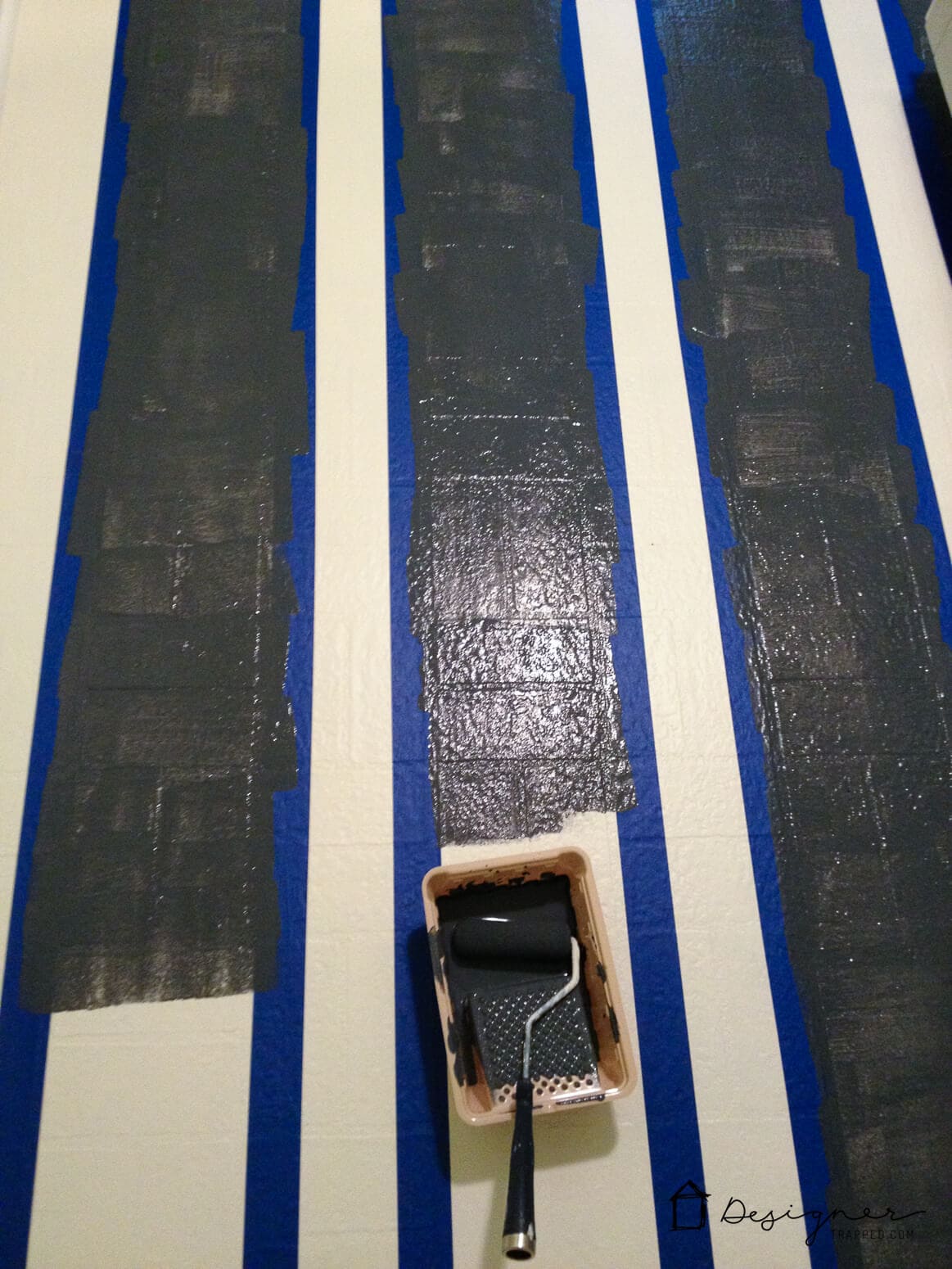 You don't have to live with old, outdated vinyl floors! You can learn how to paint vinyl floors in a way that will last for YEARS with this step-by-step tutorial. Click to read it!