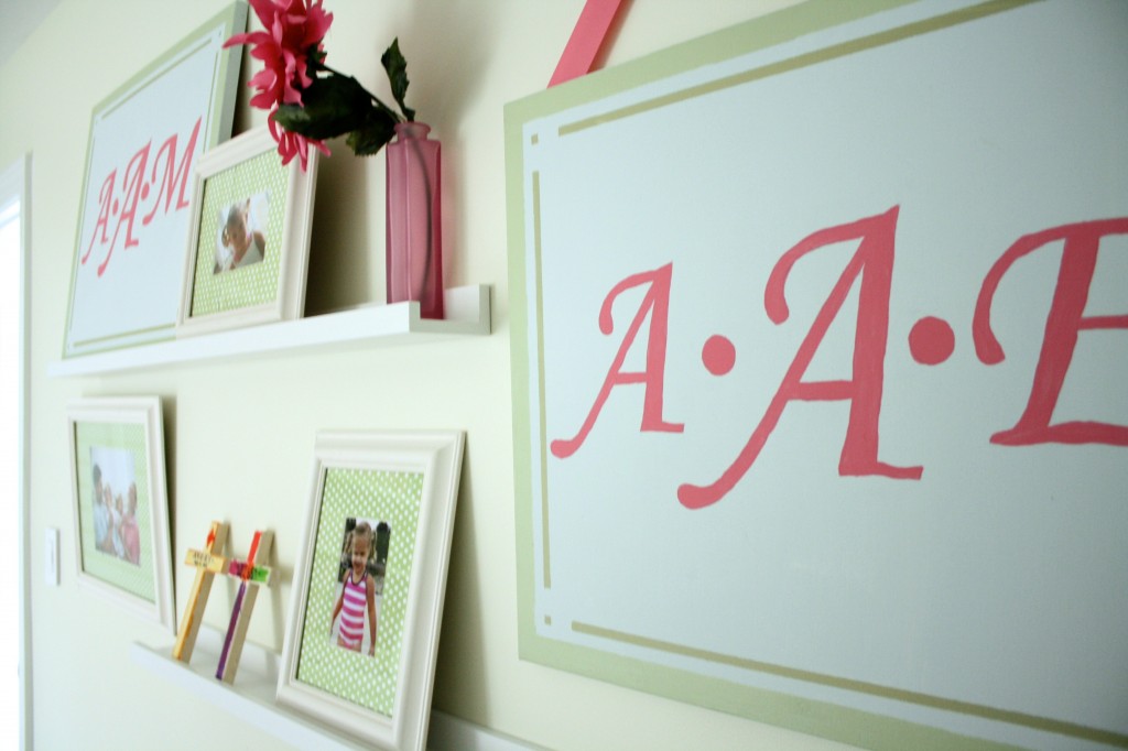 Create a girly gallery wall! Full details from Designer Trapped in a Lawyer's Body. #gallerywall