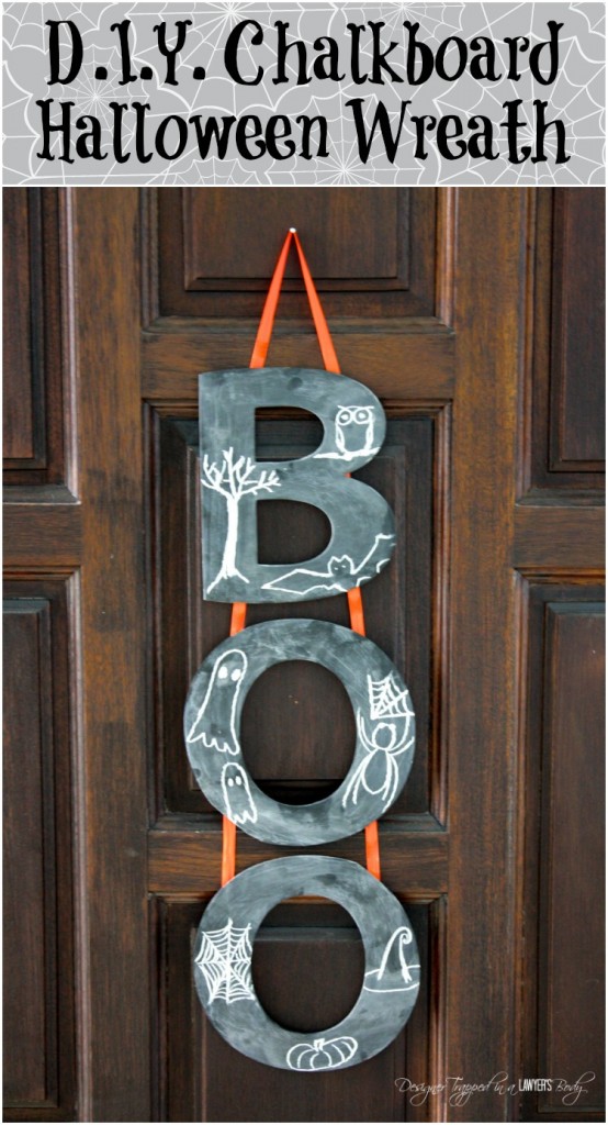 LOVE THIS! Learn how to make a Halloween wreath with chalkboard paint and letters. It's easy and adorable! #halloweendecor #halloweenwreath