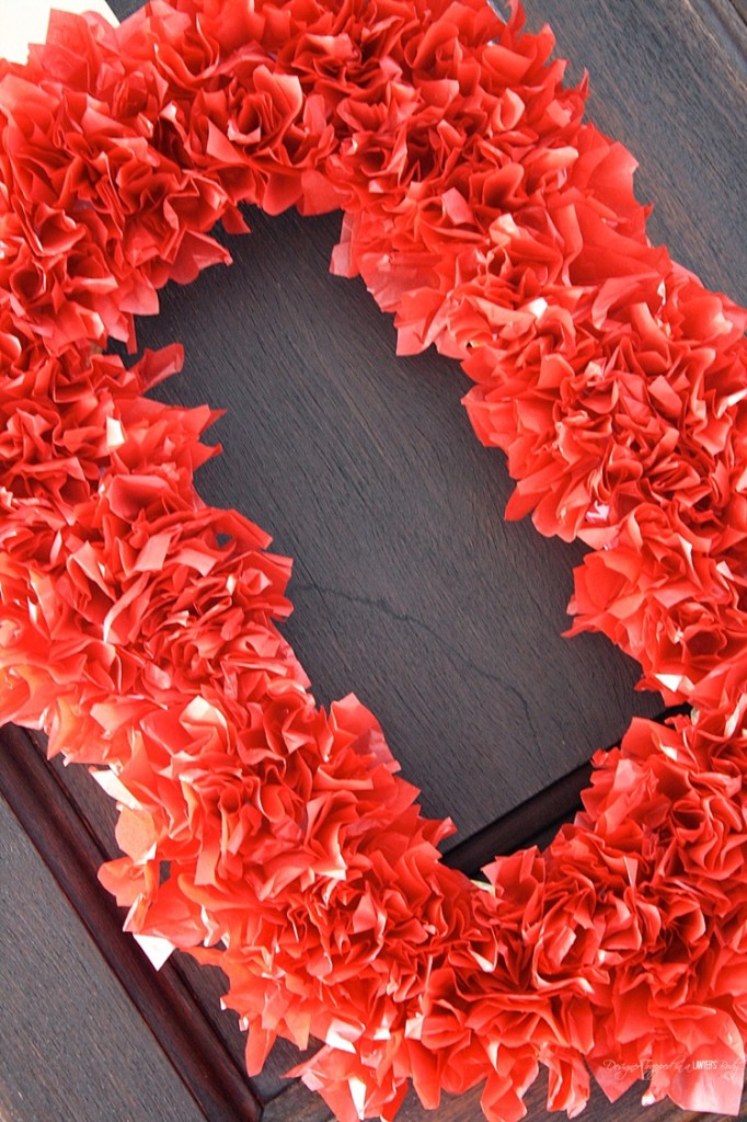 THIS IS SO CUTE! Come learn how to make a Valentine's Day wreath using tissue paper! Full tutorial by Designer Trapped in a Lawyer's Body. 