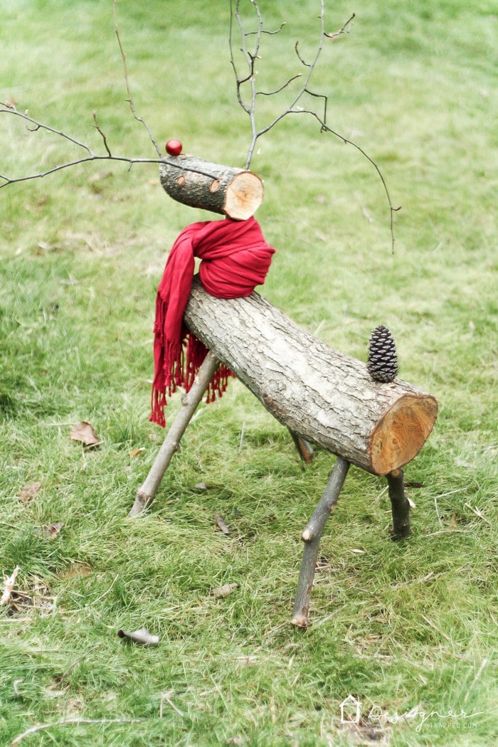 how to make a Christmas reindeer from logs