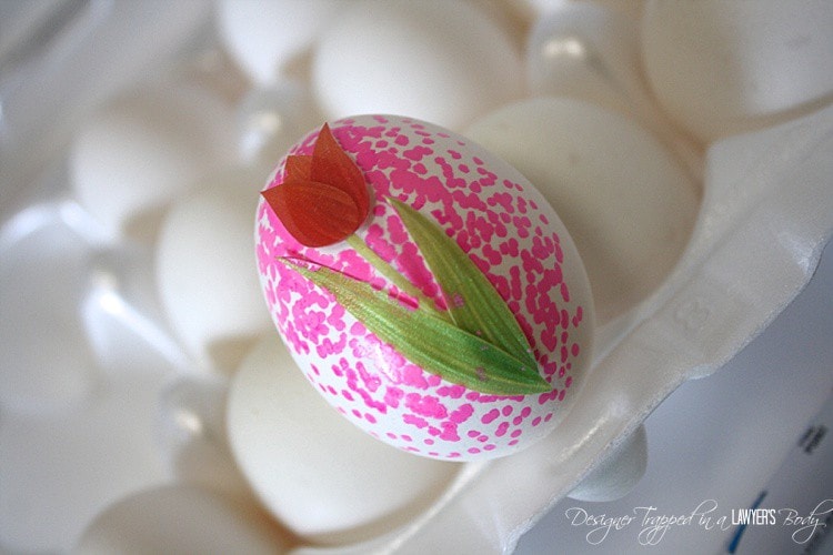 THESE ARE AMAZING! What a new,exciting way to decorate Easter eggs! Check out these easy dotted Sharpie Easter eggs tutorial by Designer Trapped in a Lawyer's Body.