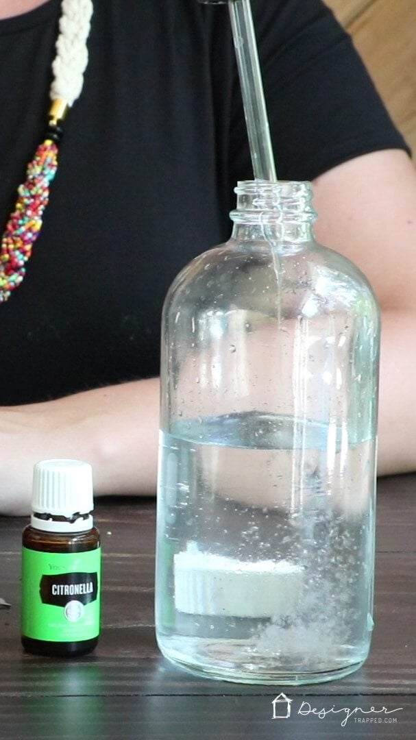 Do DEET based bug sprays scare you?! Me too! You can make DIY bug spray at home! This natural bug spray is easy to make and costs less than store-bought bug spray. This is the most straight-forward DIY bug spray recipe I have found.