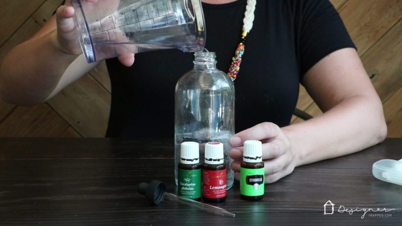 Do DEET based bug sprays scare you?! Me too! You can make DIY bug spray at home! This natural bug spray is easy to make and costs less than store-bought bug spray. This is the most straight-forward DIY bug spray recipe I have found.