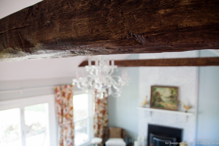 AH-MAZING! Learn how to install faux wood beams. They are affordable and STUNNING. Full tutorial by The Heathered Nest for Designer Trapped in a Lawyer's Body.