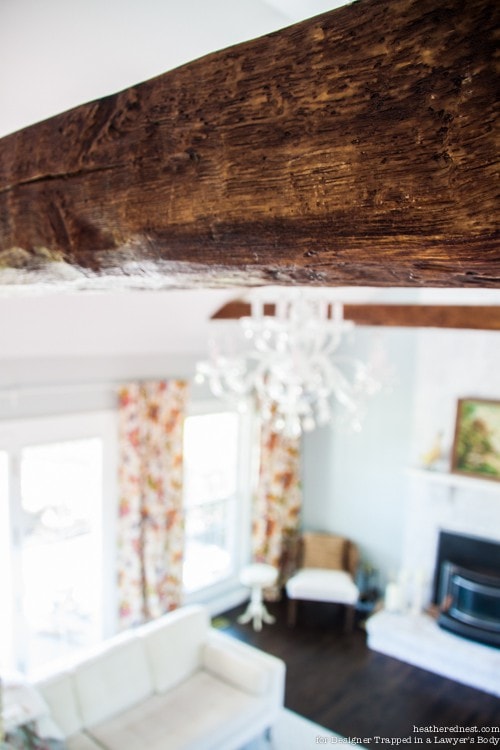 AH-MAZING! Learn how to install faux wood beams. They are affordable and STUNNING. Full tutorial by The Heathered Nest for Designer Trapped in a Lawyer's Body. 