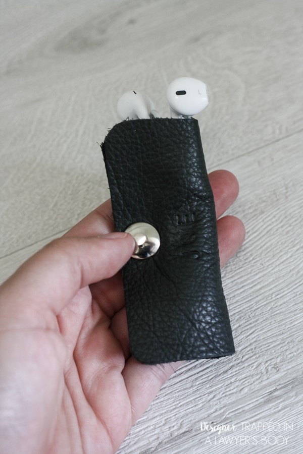 THIS IS AWESOME! An easy to make DIY earbud holder will make storing your earbuds easier than ever. Full tutorial by Designer Trapped in a Lawyer's Body.