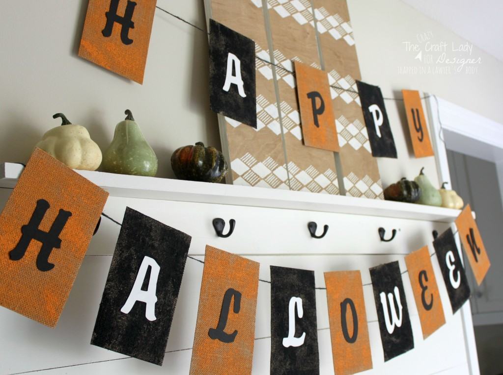 AWESOME! These two Pottery Barn inspired Halloween decor projects are a GREAT way to quickly, easily, and inexpensively decorate your entry for Halloween visitors. Complete tutorial by The Crazy Craft Lady for Designer Trapped in a Lawyer's Body.