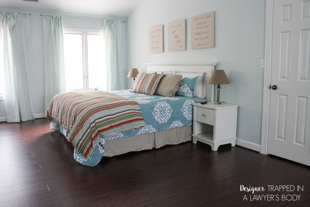 OMG! It's amazing what a big difference new bedding can make in a room. LOVE this blogger's bedding choice!