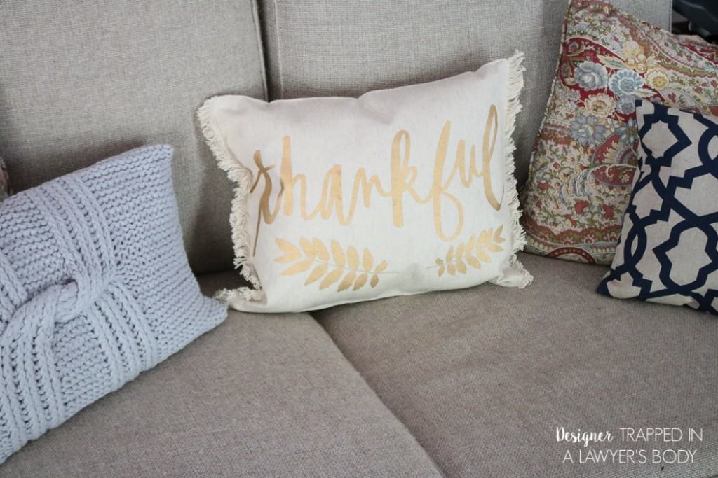 GENIUS! Come learn how to make a pillow from a placemat. It's inexpensive, easy and super chic! Full tutorial by Designer Trapped in a Lawyer's Body.