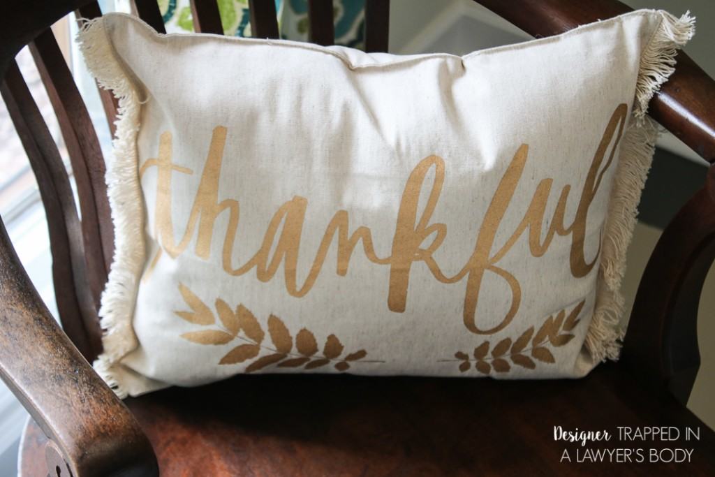 GENIUS! Come learn how to make a pillow from a placemat. It's inexpensive, easy and super chic! Full tutorial by Designer Trapped in a Lawyer's Body.