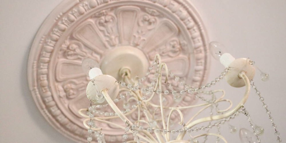 Diy Ceiling Medallion To Hide A Ceiling Flaw Designertrapped Com