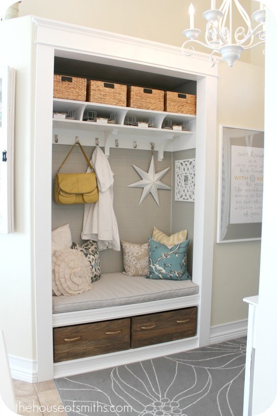 Need to organize your entryway? Check out these functional and beautiful entryway organization ideas! Roundup from Designer Trapped in a Lawyer's Body.