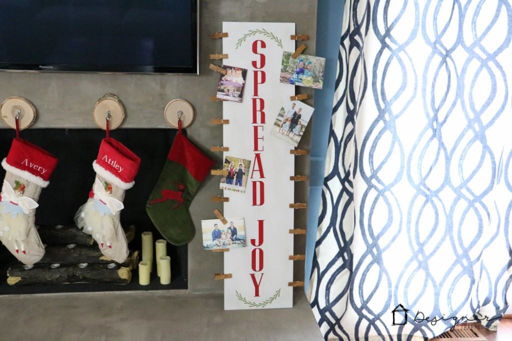 LOVE! This DIY Christmas card display is so cute and easy to make! 