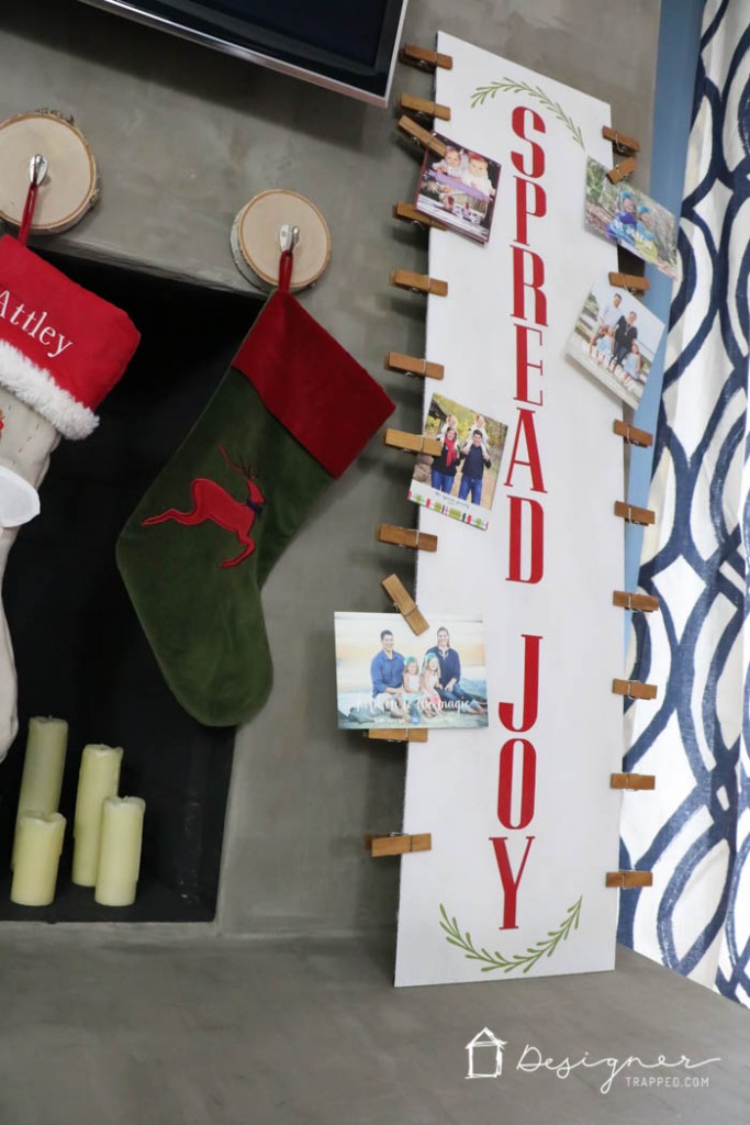 LOVE! This DIY Christmas card display is so cute and easy to make! 