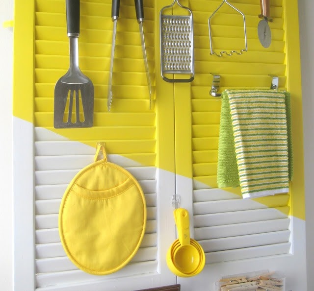 Have a small kitchen with limited storage? No problem! These small kitchen storage ideas are GENIUS!