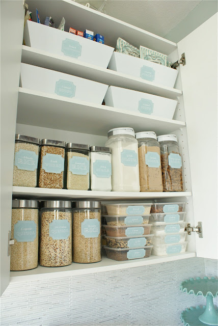 GET ORGANIZED in 2016! Check out this round-up post of inspiring kitchen cabinet organization and get started in your kitchen today!