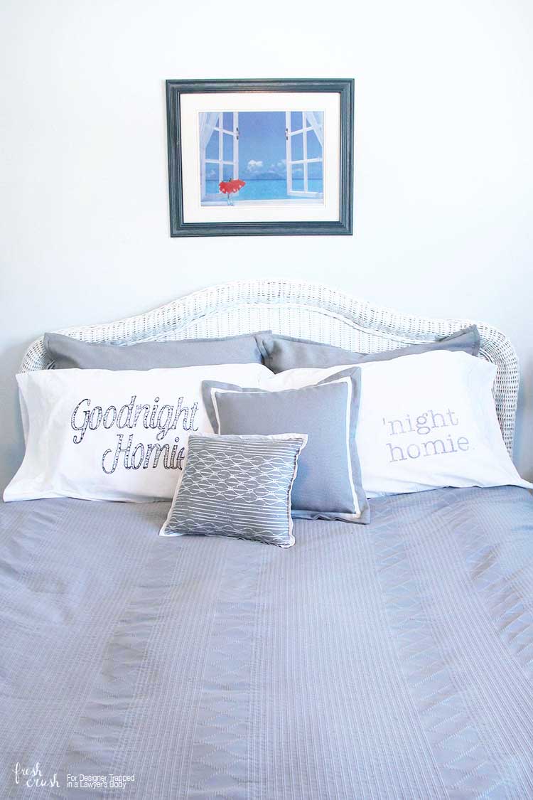 This is the most brilliant way to make DIY personalized pillow cases that I have seen! You don't need any fancy or expensive equipment or materials. Full tutorial by Fresh Crush for Designer Trapped in a Lawyer's Body. / designertrapped.com