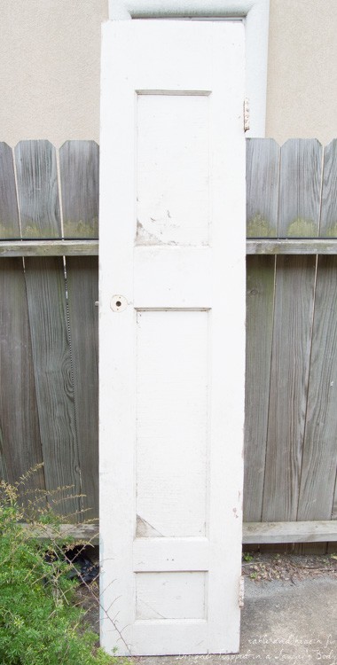 AWESOME and easy DIY farmhouse mirror tutorial using an old door. Brilliant!
