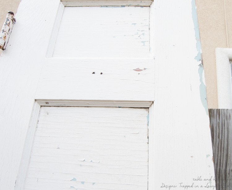 AWESOME and easy DIY farmhouse mirror tutorial using an old door. Brilliant!
