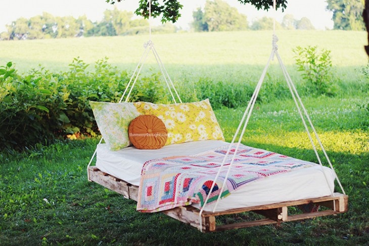 YES! Love this hanging bed--one of the most amazing DIY outdoor projects I have seen!