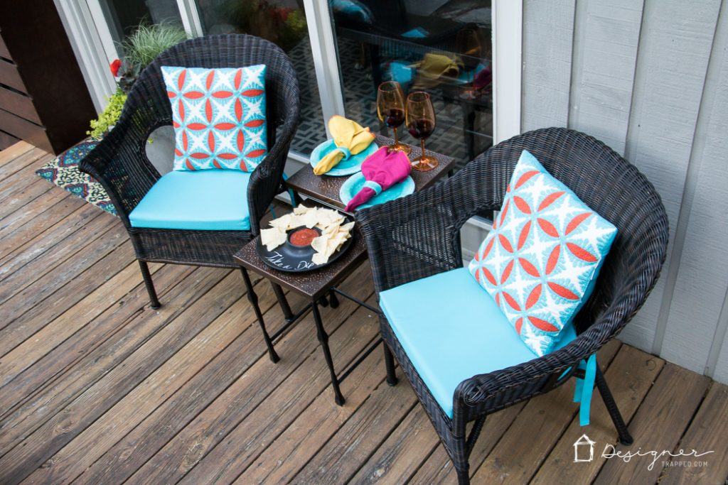 OMG--love this! Such great small porch ideas. Makes me want to decorate my small porch ASAP!