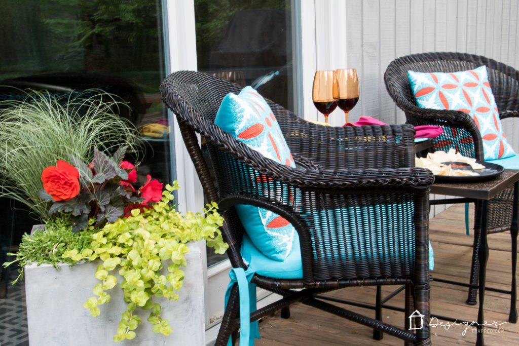 OMG--love this! Such great small porch ideas. Makes me want to decorate my small porch ASAP!