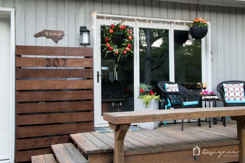 Have a small porch that you are struggling to decorate? This list of small porch ideas is awesome! Exactly what I needed. 