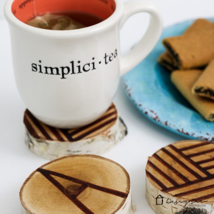 LOVE! These DIY coasters look so easy to make and you can use whatever patterns or letters you want. Quick, easy and affordable gift idea!
