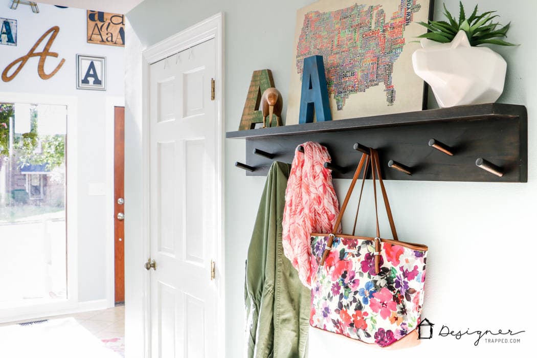 Learn how to use welcoming entryway decor to create a beautiful and welcoming entry to your home. Such great ideas!