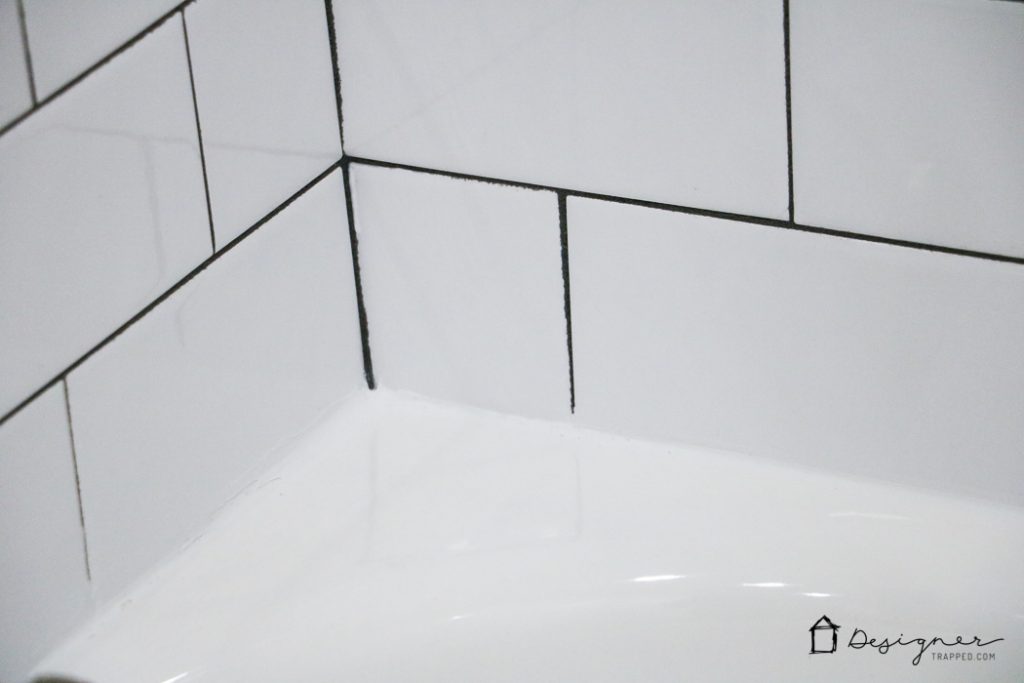 These instructions for how to caulk a bathtub are super easy to follow and will give you a perfectly straight and tidy caulk line, just like the pros. If you need to know how to caulk a bathtub, READ this first! This blogger tells you what you SHOULD and SHOULD NOT do!