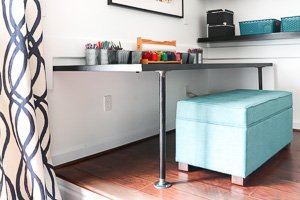 Best and most clever DIY pipe desk tutorial I have seen! Such an affordable way to make any pipe desk or pipe table. Can't wait to show my husband so we can do it!