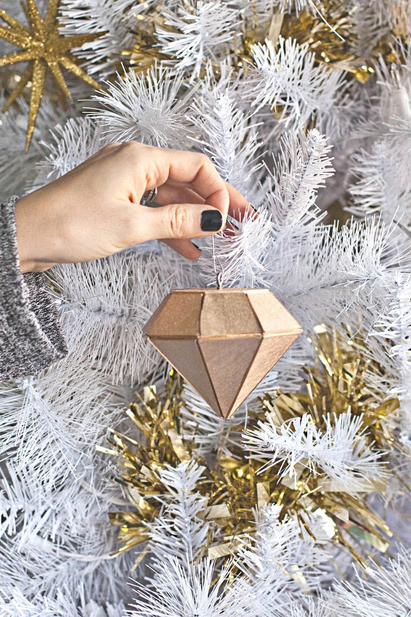 OMG, love this list of unique Christmas ornaments that I can make myself, especially the 4th and 8th ones! I was looking for some handmade Christmas ornaments to make--this is perfect. Can't wait to make some for myself and to give as gifts.