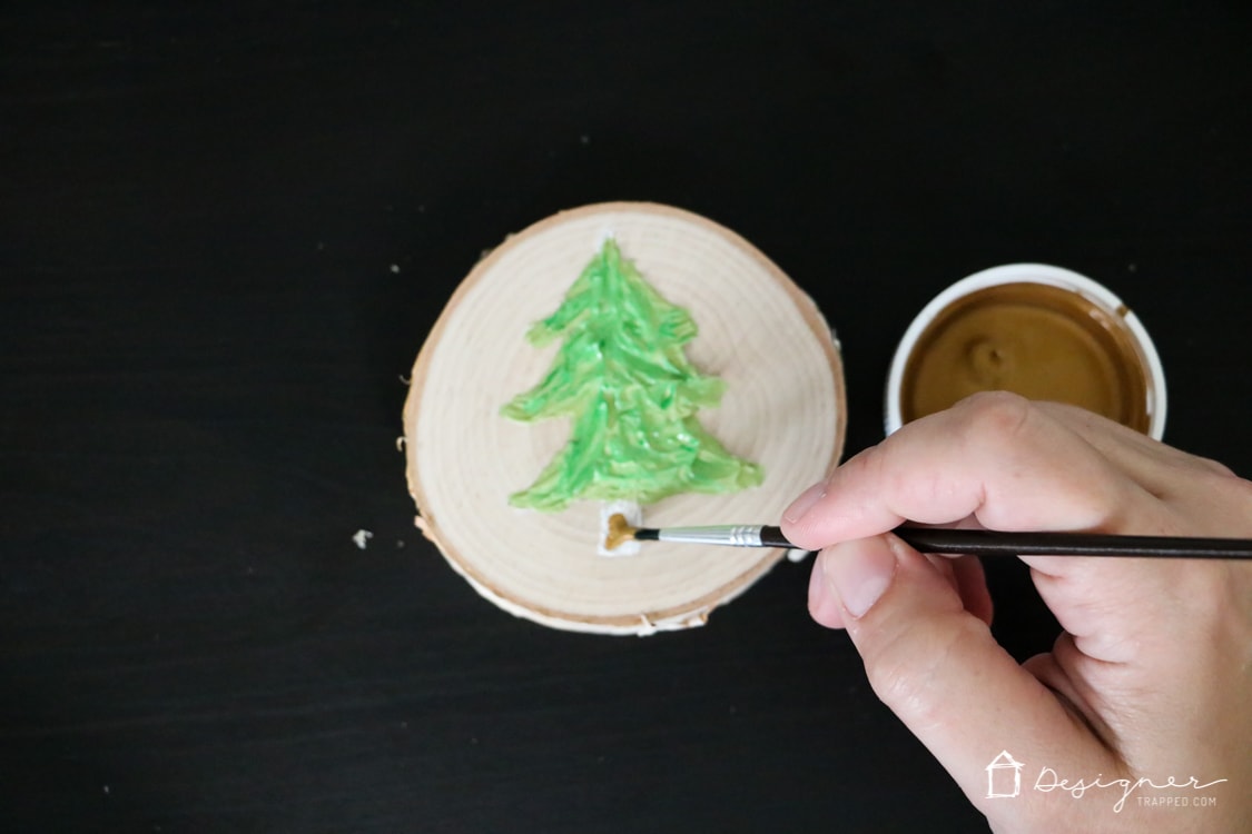 If you've ever wondered how to make Christmas ornaments that are unique and easy, this is the tutorial for you! I love how much texture the Christmas tree has--I never would have thought to use caulk!