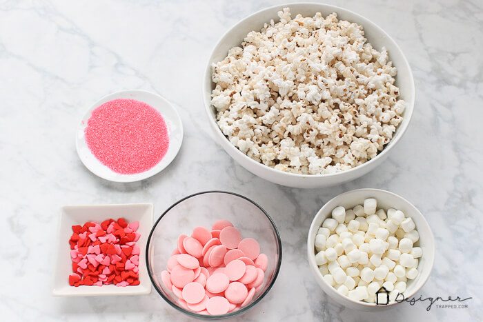 OMG! Love this pretty and super easy pink popcorn for Valentine's Day. It looks like a kid-friendly recipe that my girls will love making and they can even share it with their friends as a Valentine's Day treat to go with their Valentine's Day cards at school! 