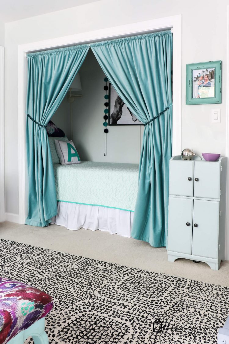 OMG, what kid wouldn't love this cozy bed nook?! Learn all about how to turn a closet into a bed nook by clicking through to the post. Spackling tips included :)
