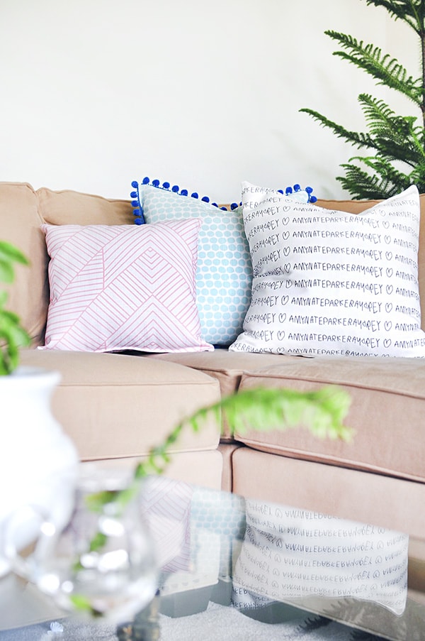 You can totally transform the look of a room by just changing the throw pillows! This list of cute throw pillows has some great DIY throw pillow options AND affordable throw pillows that you can buy if you aren't into DIYing :) 