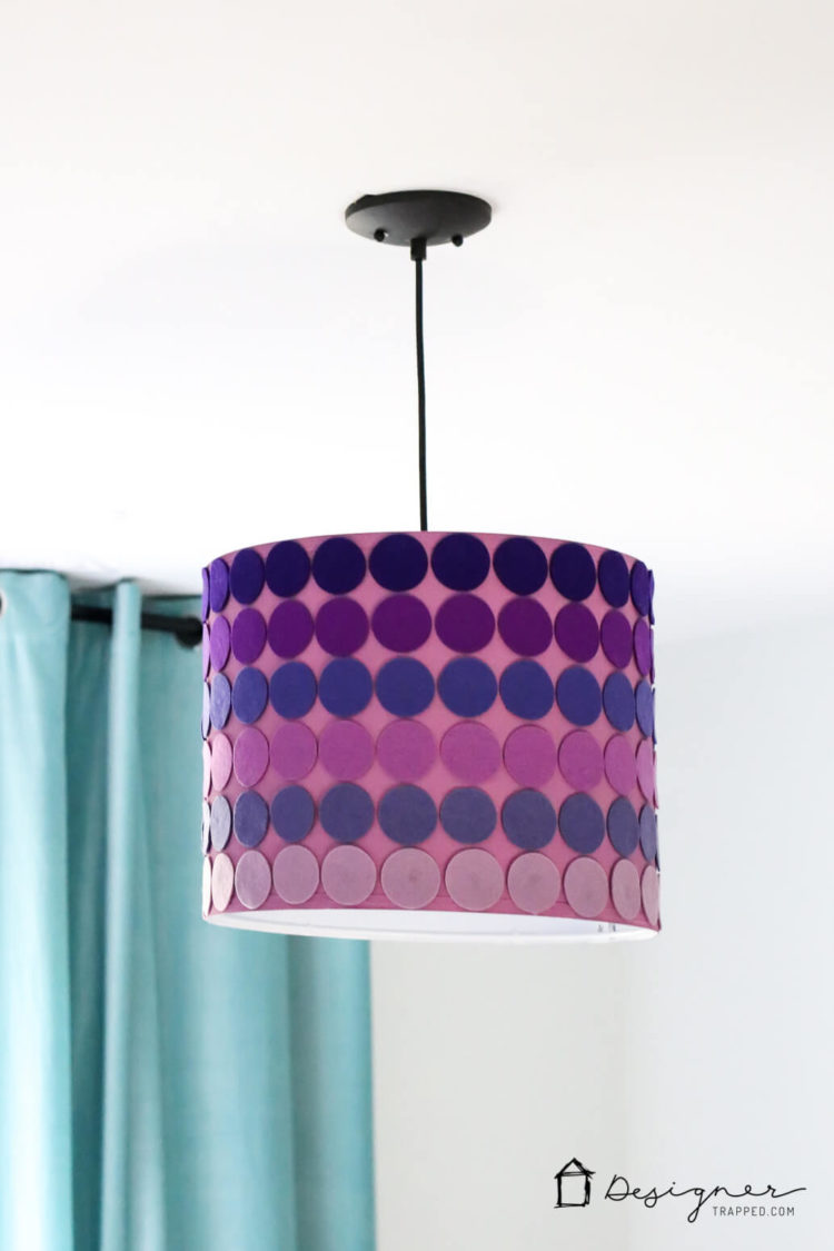 When you can't find the perfect lampshade for your decor, make one yourself! This easy DIY lampshade could be made with any shapes or colors. 