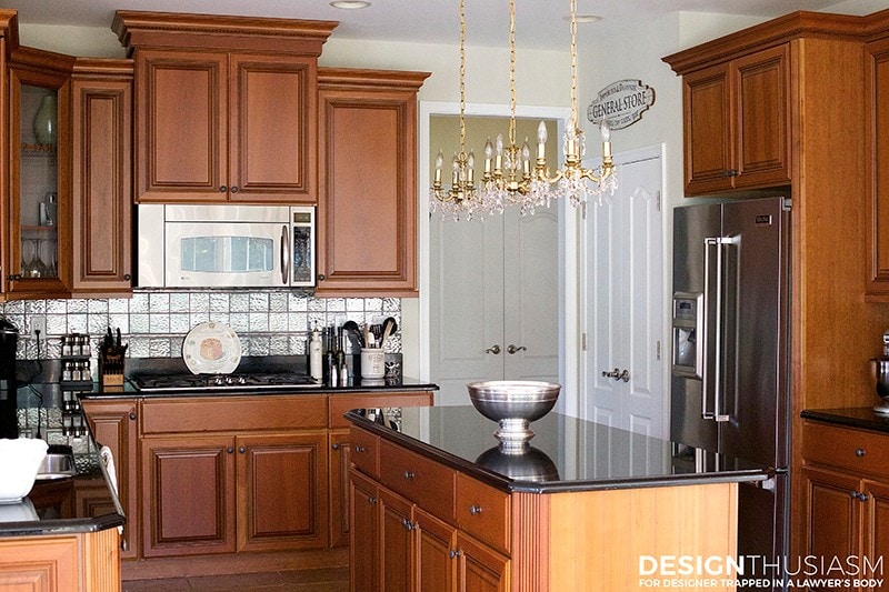 It is easier than you think to take your kitchen from builder grade to gorgeous on a budget! Learn how to get the most out of your kitchen makeover.