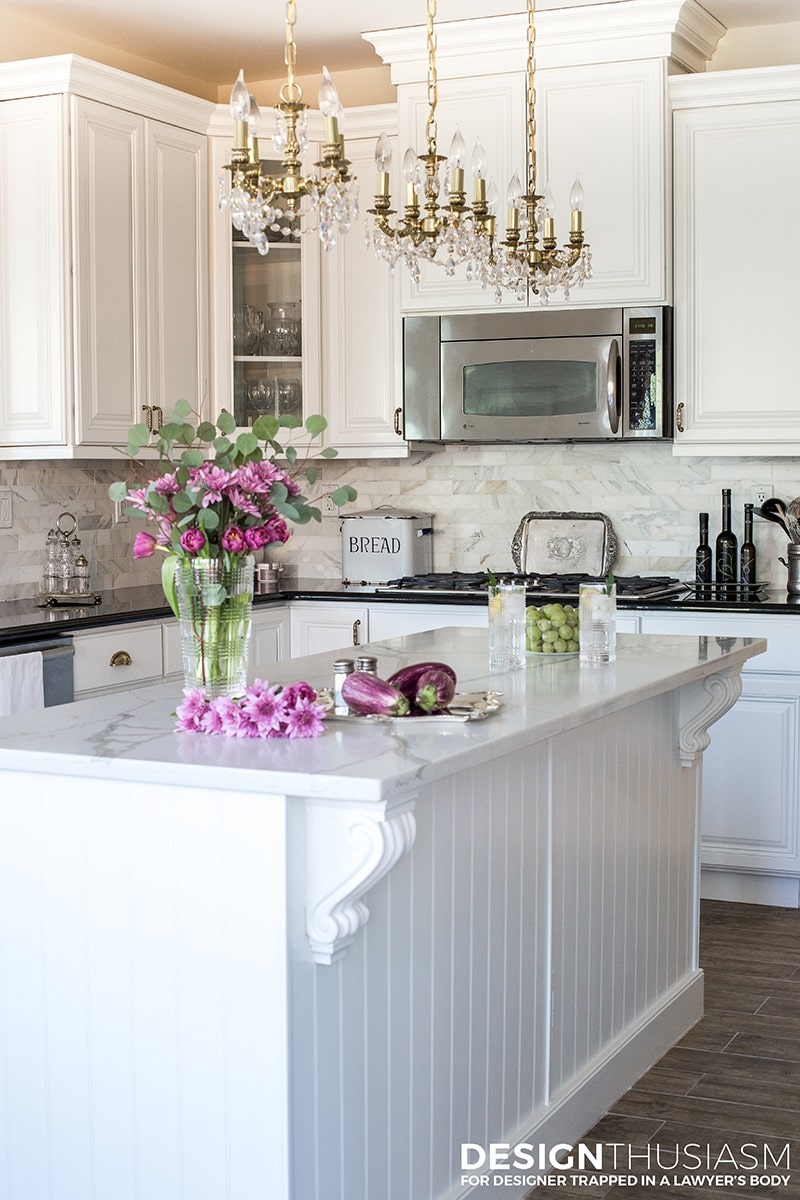 It is easier than you think to take your kitchen from builder grade to gorgeous on a budget! Learn how to get the most out of your kitchen makeover.