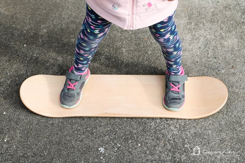 This DIY swing is a perfect addition to any back yard. It's easy to make and can be used as a standing swing or a sitting swing. All you need is a tree to attach it to! Make one for your kids with this easy tutorial.