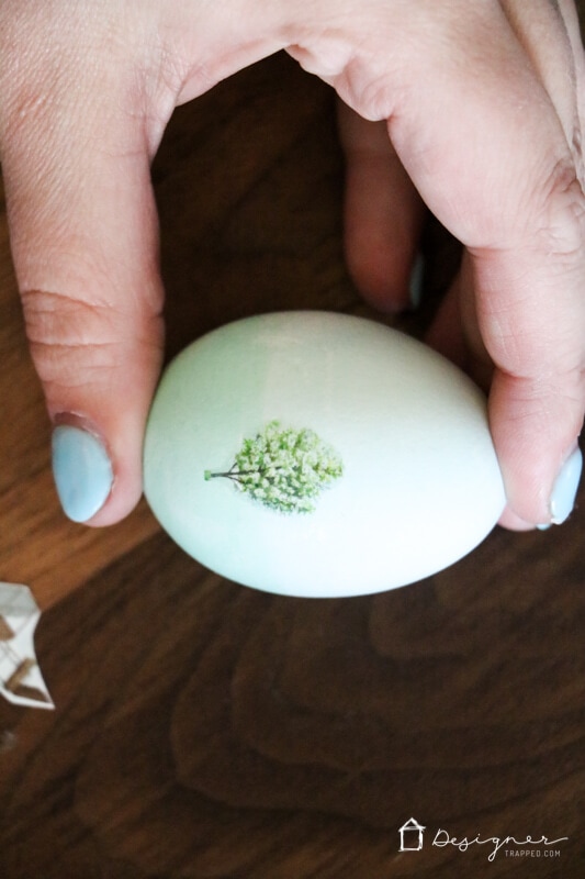 Easter egg decorating can be easy and fun, even if you are not artistic AT ALL. Learn how to decorate Easter eggs with temporary tattoos with this simple tutorial.