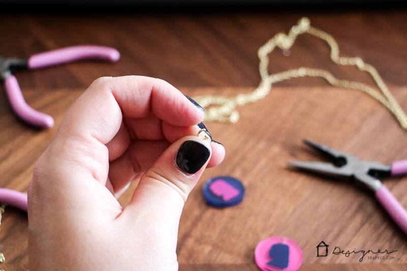 These adorable DIY silhouette necklaces are the perfect gift for any mom or grandmother. What a perfect way to feature the silhouette of your kids or grandkids. And they are so fun to make!