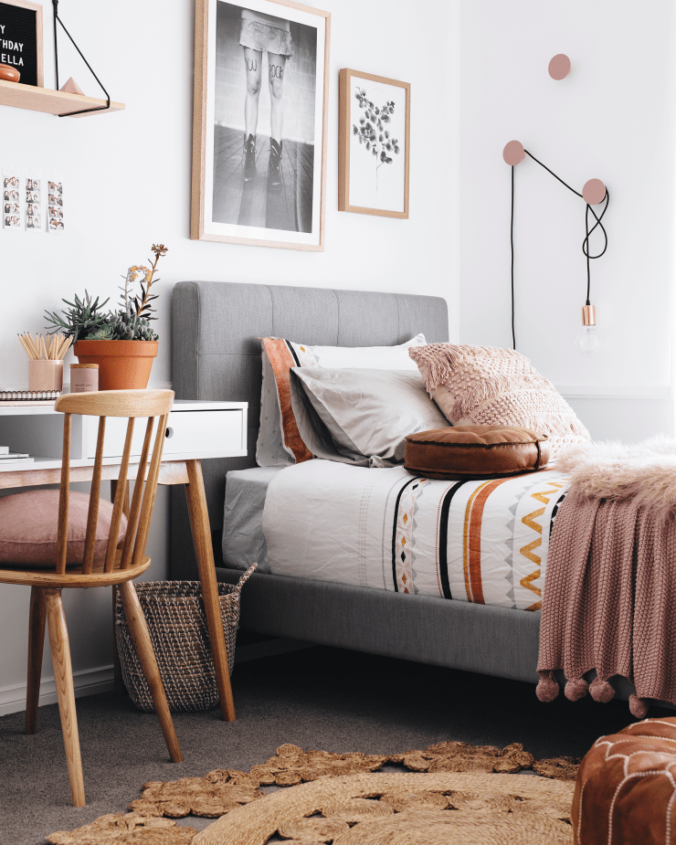 teen girl bedroom with desk/vanity