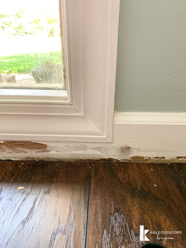 Dap Alex Plus Spackling on damaged baseboard