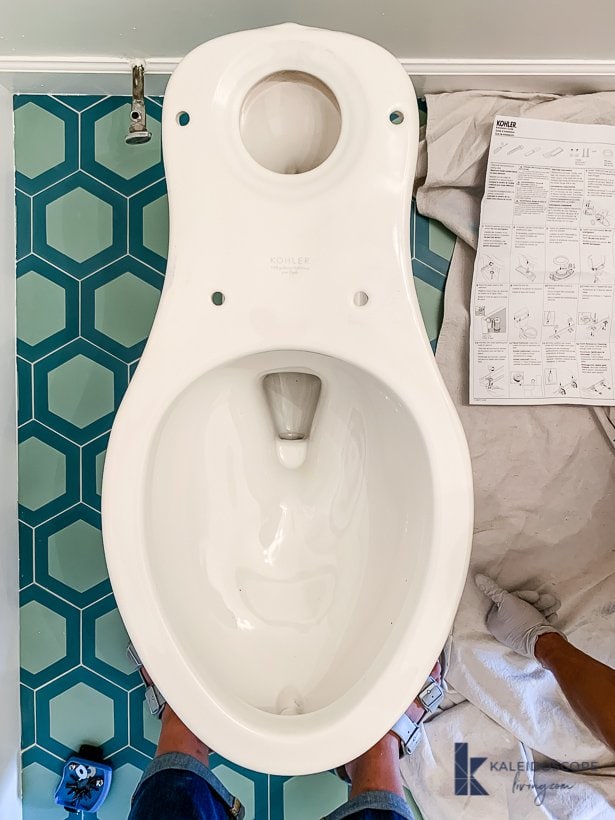 installing a toilet bowl