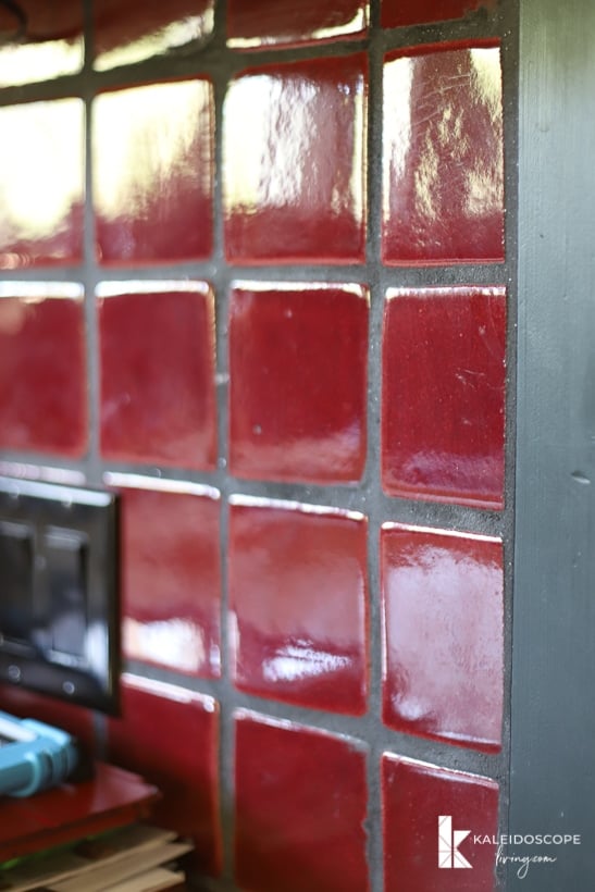 salpicadero de azulejos rojos