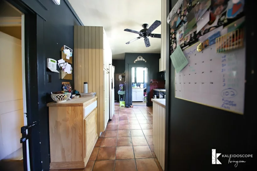 outdated kitchen before budget-friendly kitchen makeover